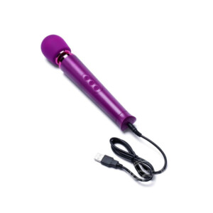 Le Wand Petite Rechargeable Massager - Cherry